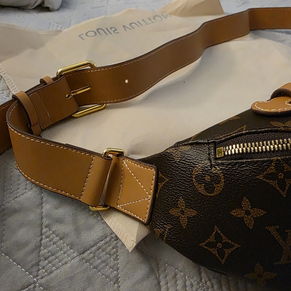 LV Monogram Bum Bag Mirrior As Original One - Picture 5 of 7